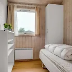 Gilbert - 96m From The Sea By Interhome