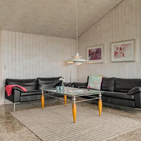Gilbert - 96m From The Sea By Interhome *
